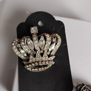 Vintage Elegant Silver Crown Broach